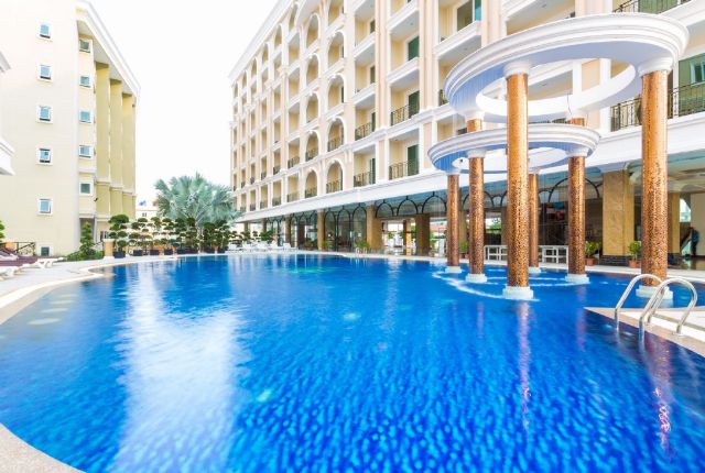 Outdoor Swimming Pool and Sun Deck