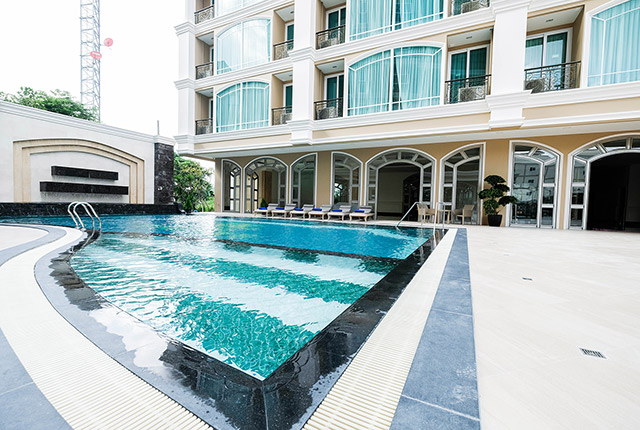 Outdoor Swimming Pool and Sun Deck