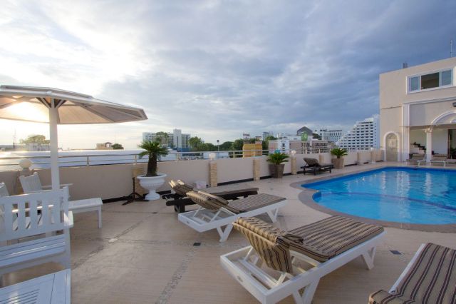 Outdoor Swimming Pool and Sun Deck