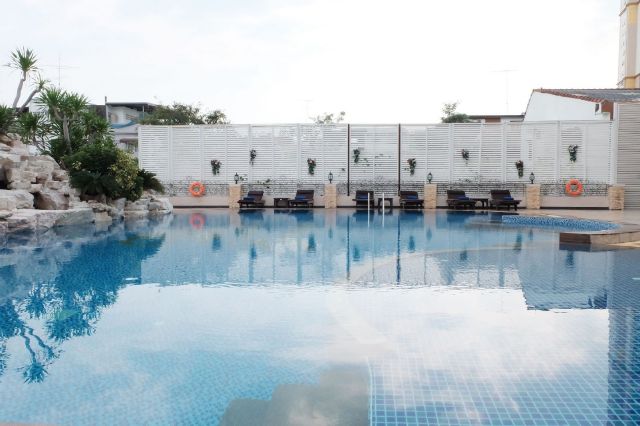 Outdoor Swimming Pool and Sun Deck